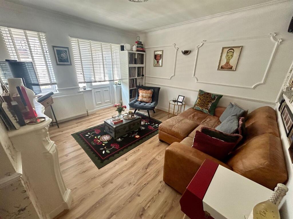 lounge 3.jpg