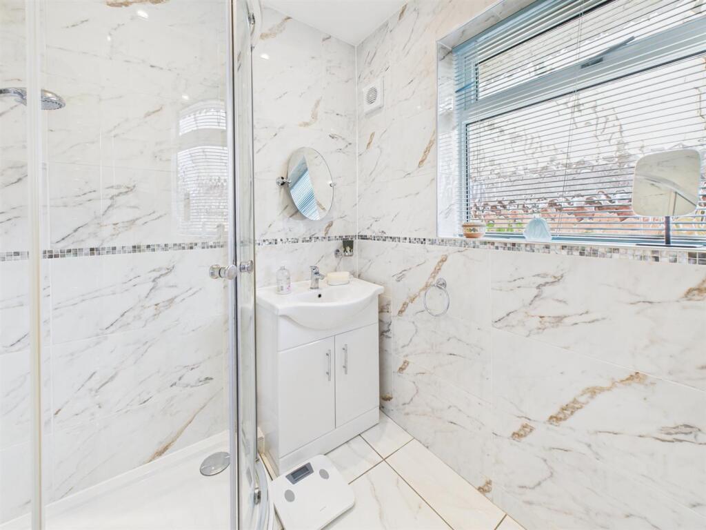 Well-Appointed Shower Room