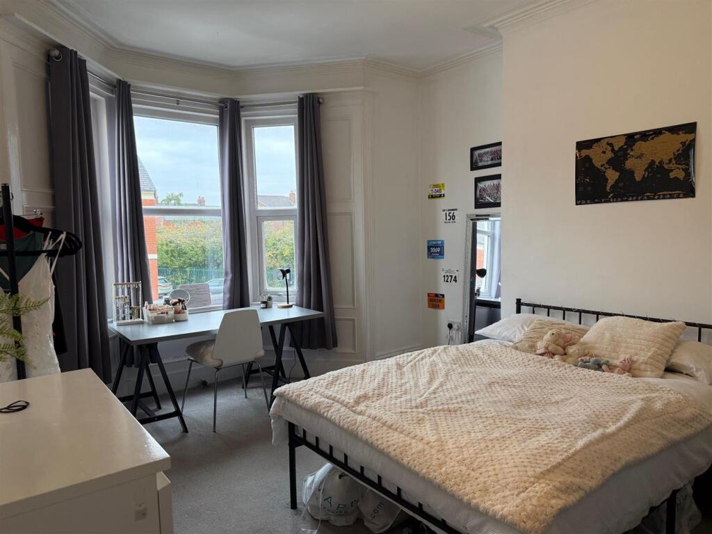 Bedroom One.jpg