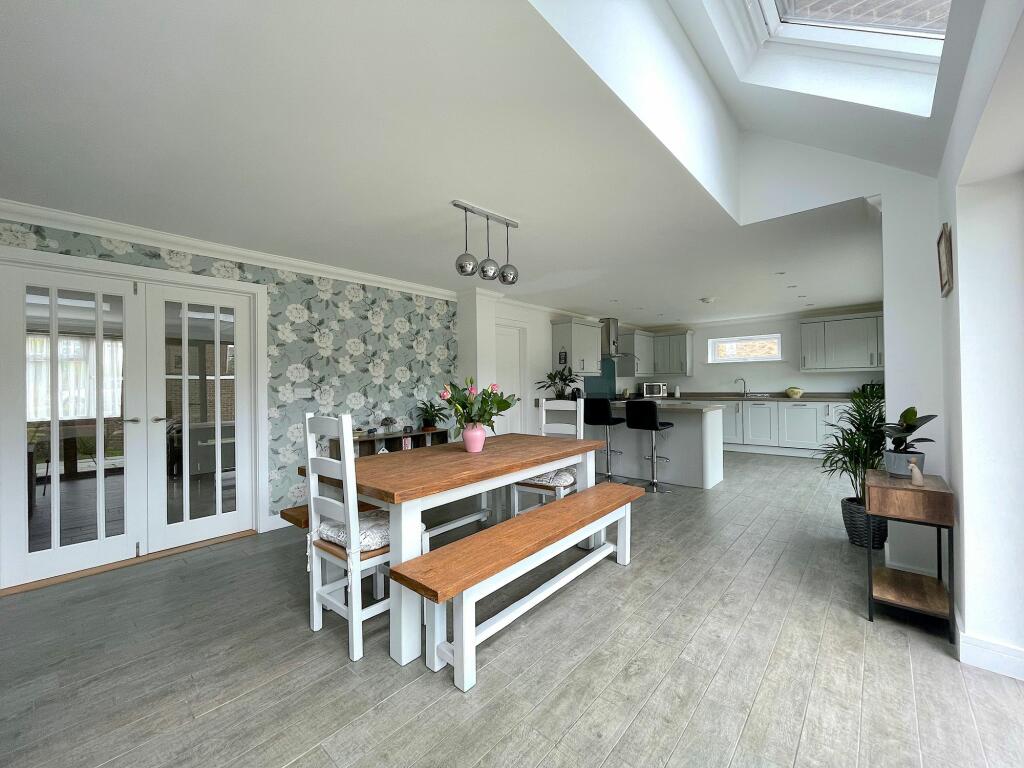 Kitchen/Dining Room (3)
