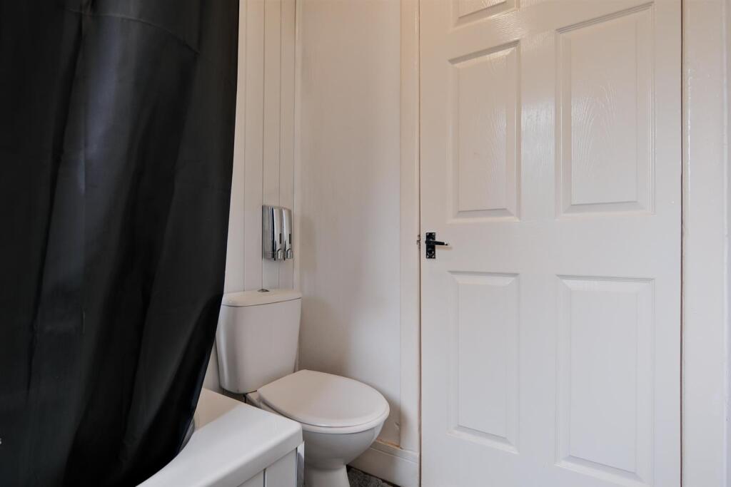 003-81 Ivanhoe Crescent, Wishaw, ML2 7DT.jpg