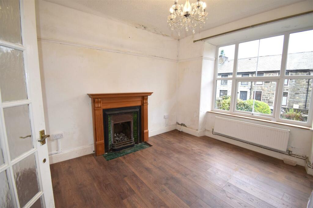 Front Lounge .JPG