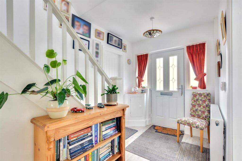 Entrance Hall_2.jpeg