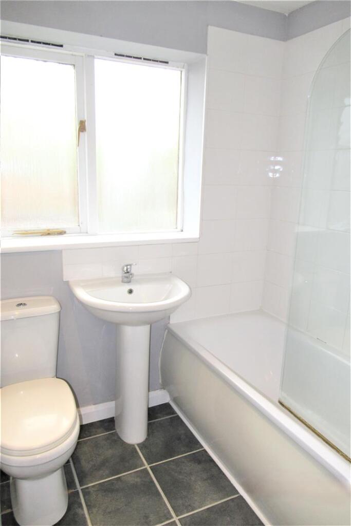 IMG_9657 - BATHROOM.JPG