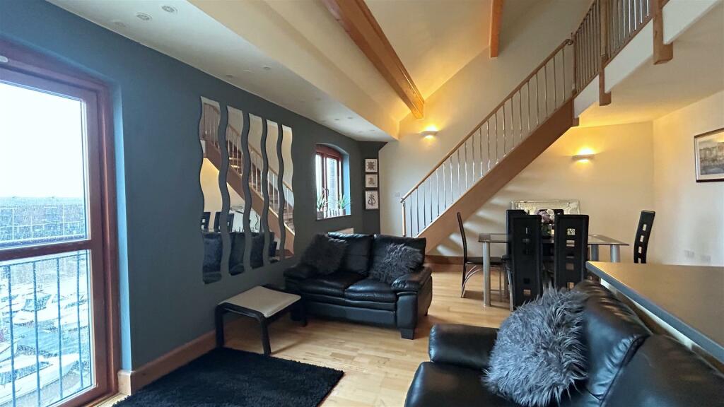 Living Room 5.jpg