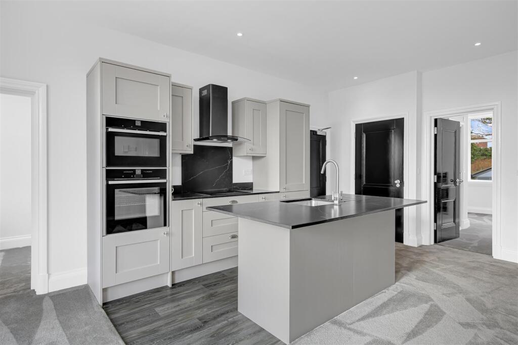 Kitchen Lounge Area