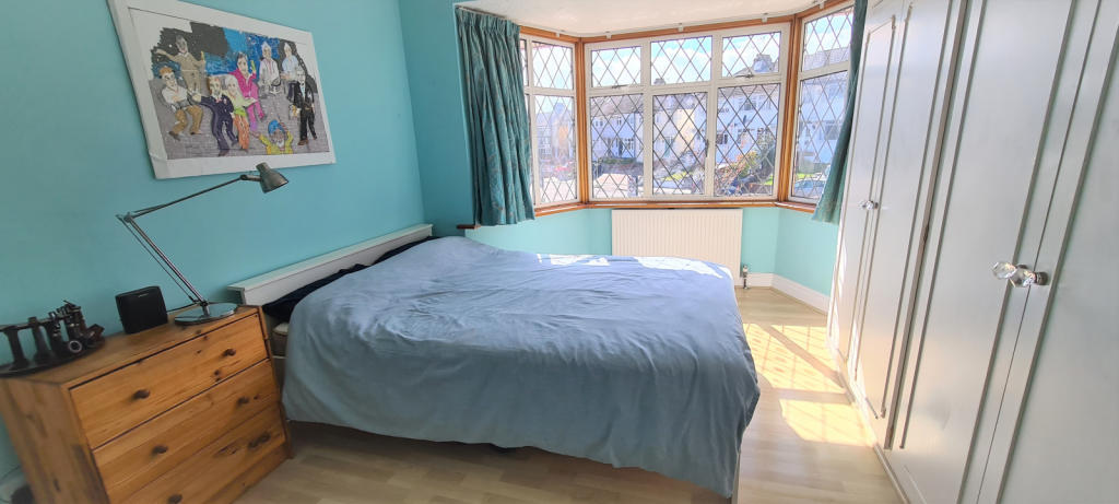 FRONT BEDROOM