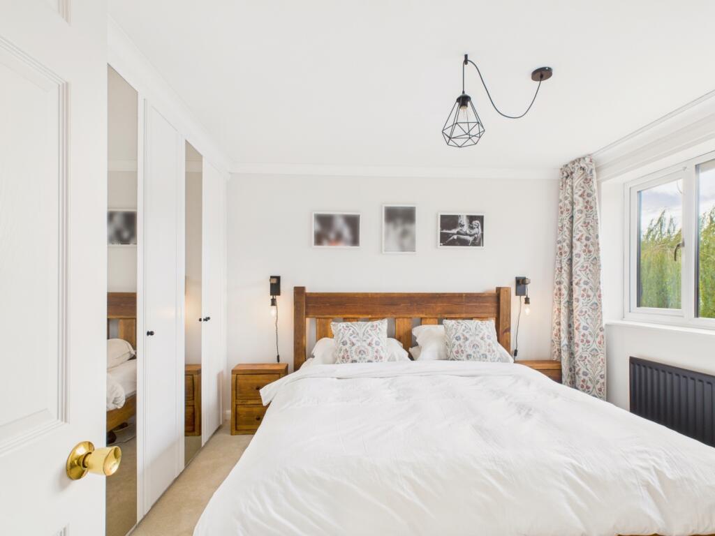 CAM05532G0-PR0009-STILL036