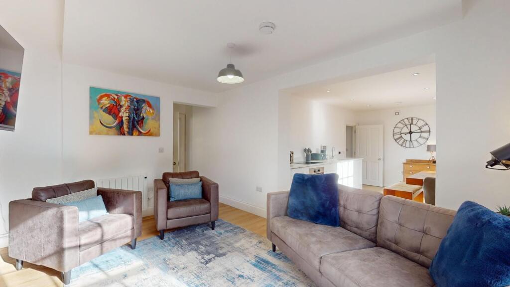 Flat-2-38-Boroughgate-LIVING-ROOM 2.jpg