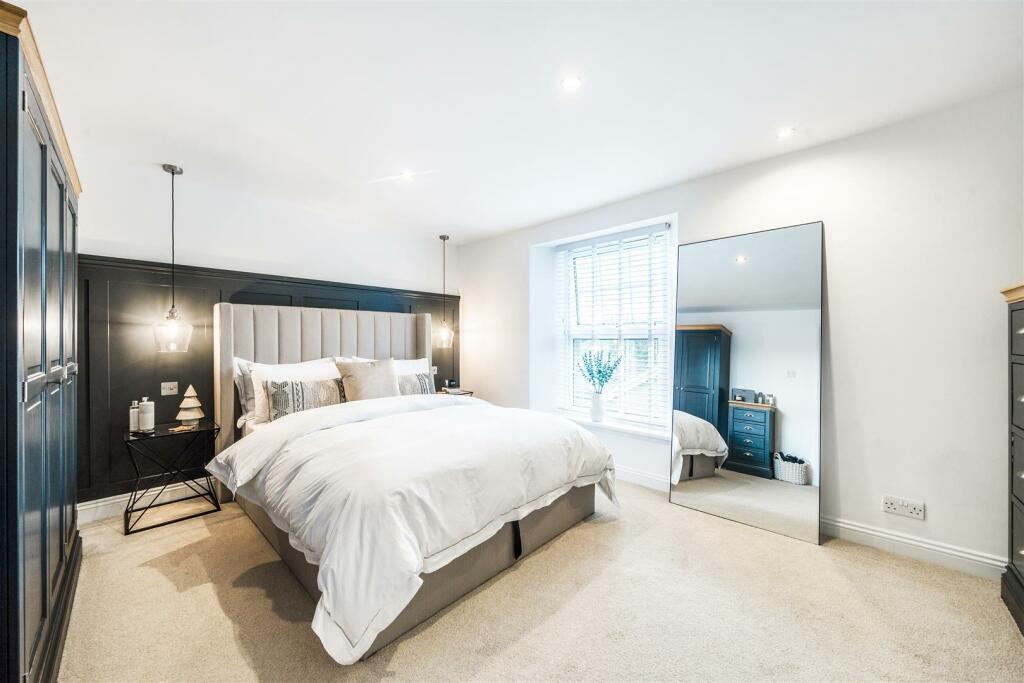 Grove Villa Bed1..jpg