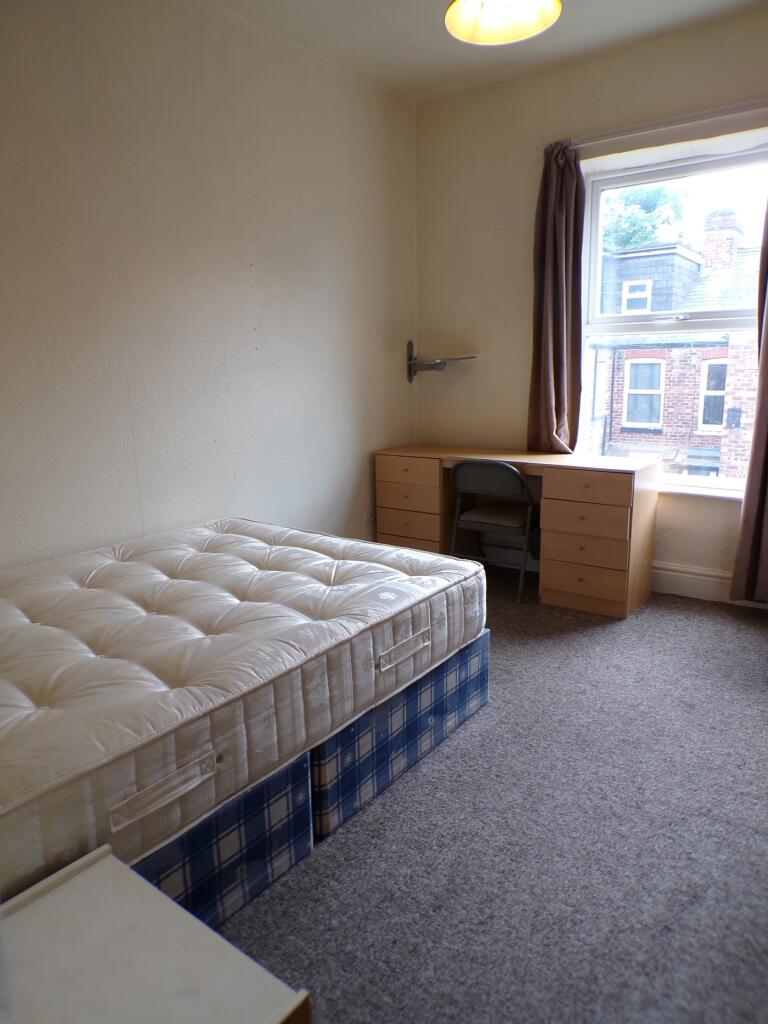 A bright and tidy double bedroom featuring a co...