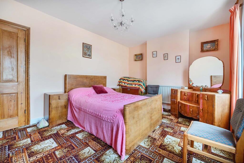 1305645-1-684976b...