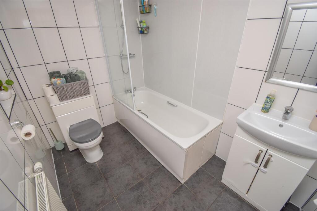 BATHROOM-2..jpg