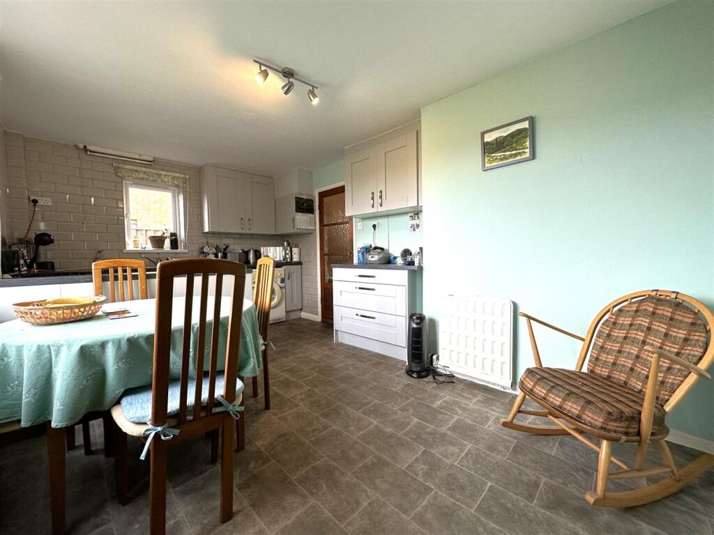 Spacious Dining Kitchen 257