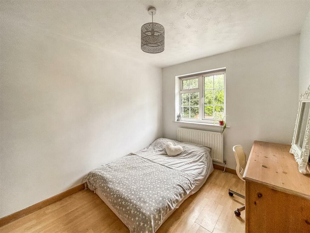 Bed 1.jpg