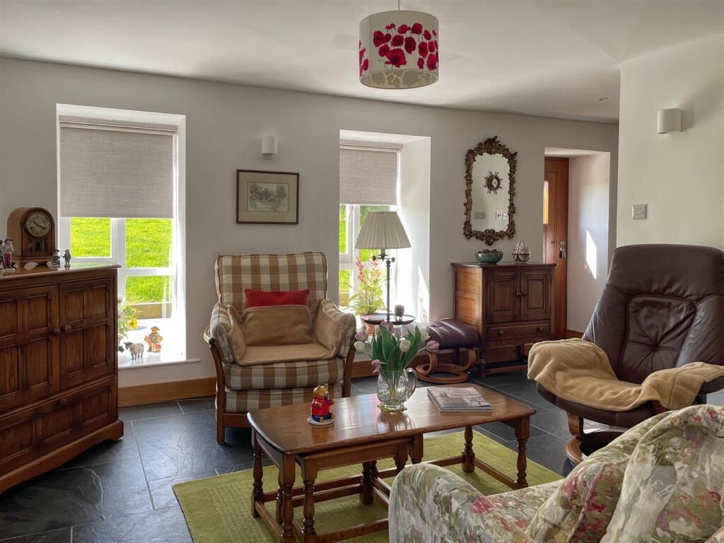 lounge 1.jpg
