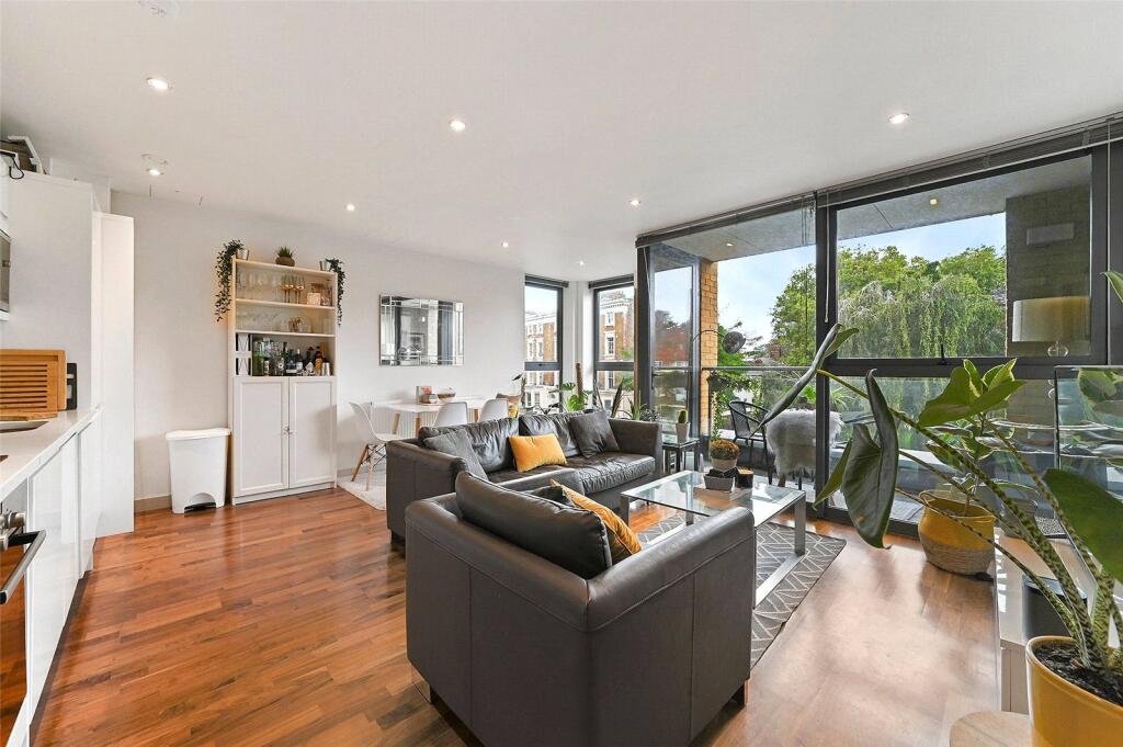 Shore Place, E9