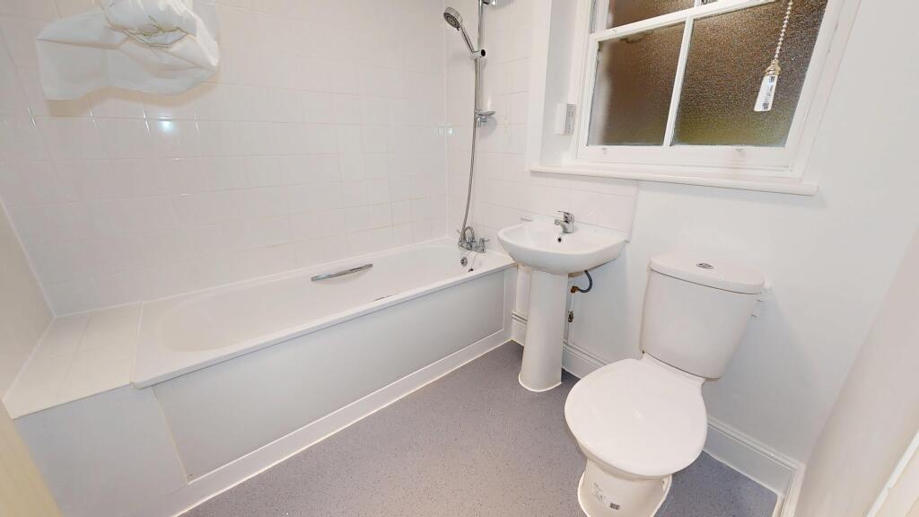 Flat A, 31 Belvedere Road, Crystal Palace, London, SE19 2HJ