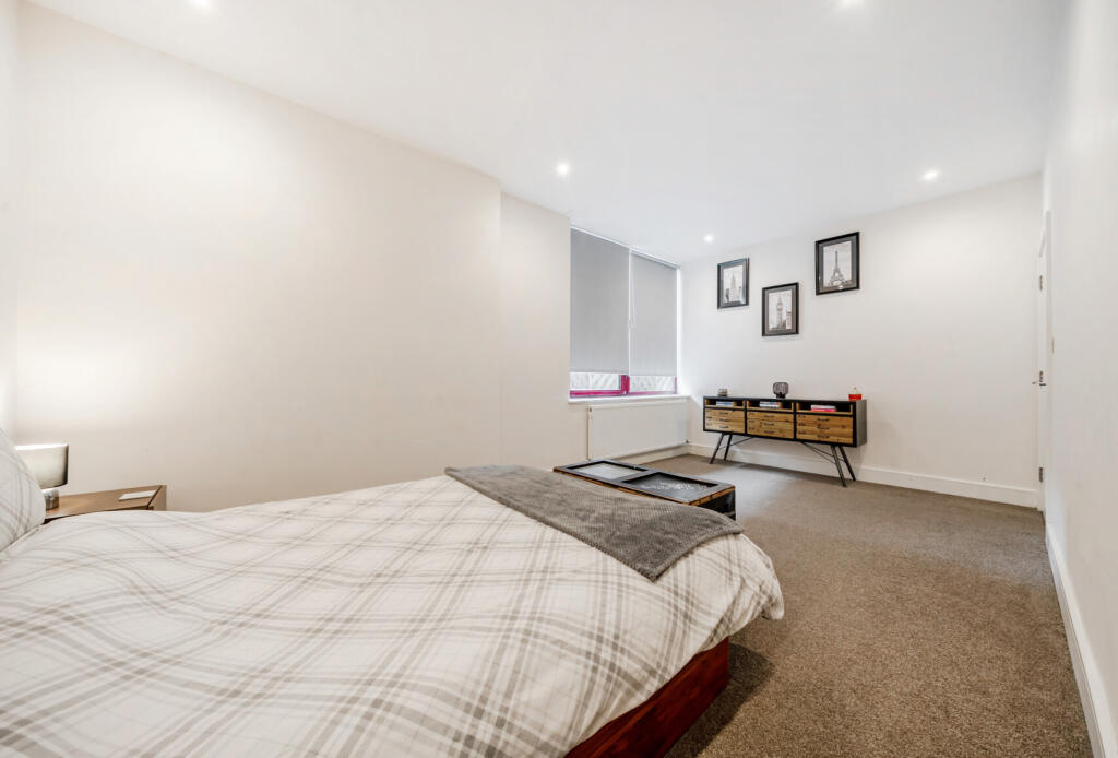 1340933-11-68a6e1...