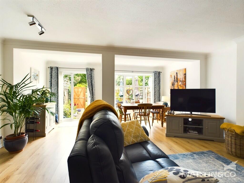 28 Stanmore Garde...