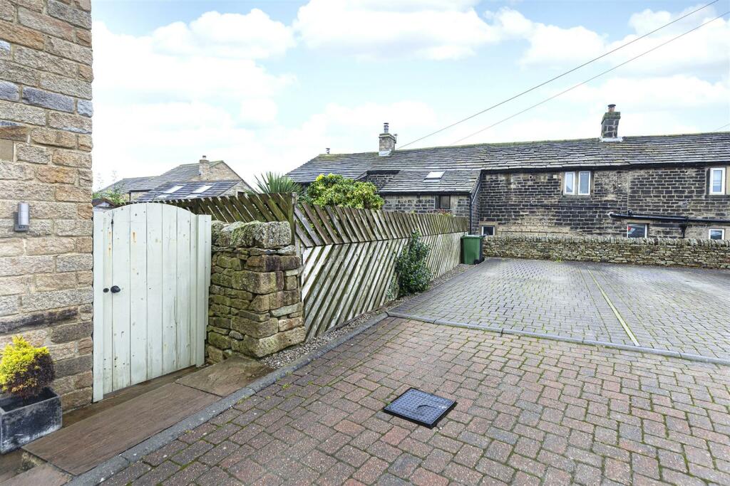 Bramleys Estate Agents - Beech Court - Farnley Tya