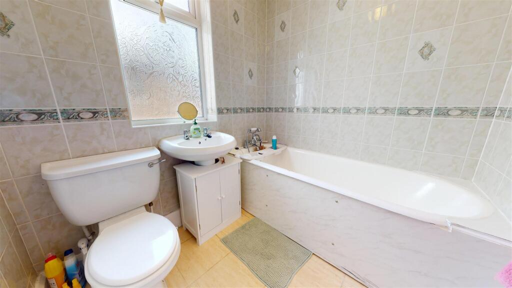 Marshalls Cross Road Bathroom