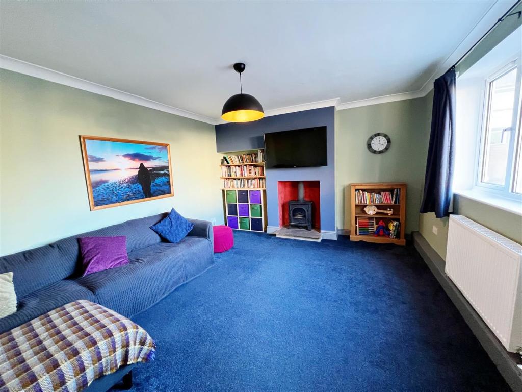 Lounge 1.jpg