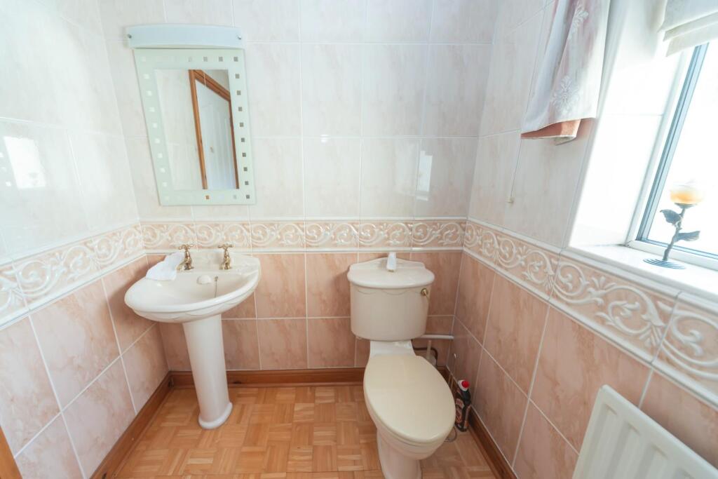Bathroom 1.JPG