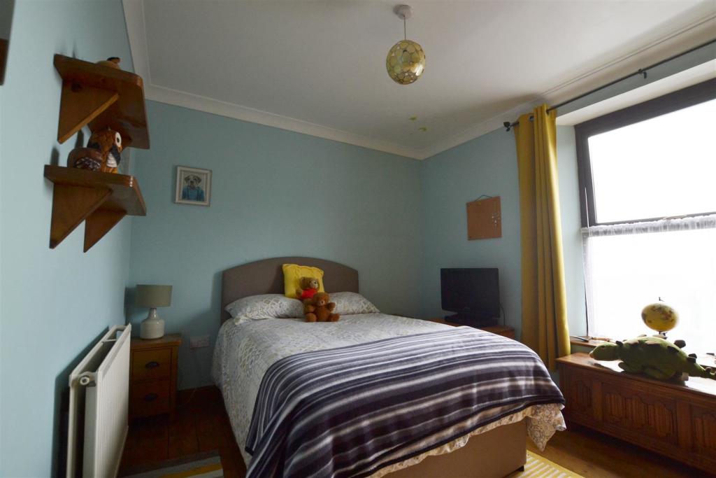 bed 2 (2).jpg