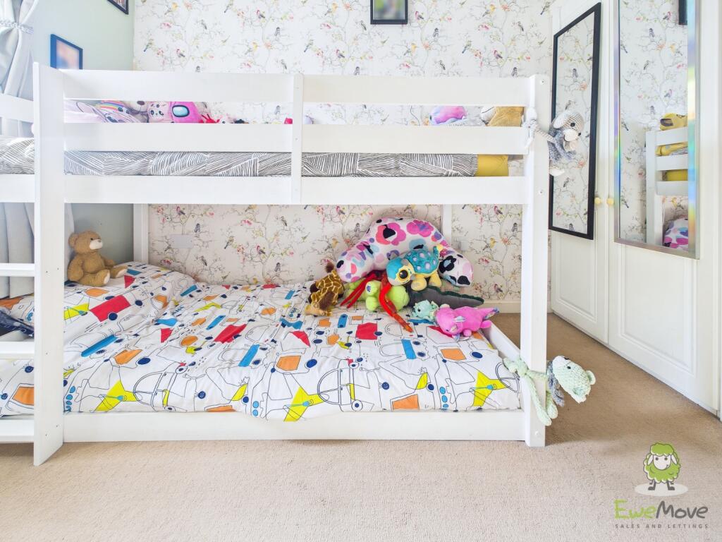 CAM01543G0-PR0151-STILL038