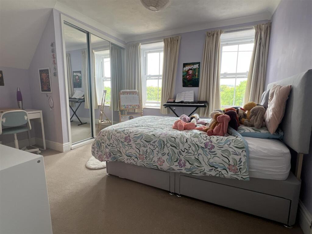 Bedroom 1 (en suite)