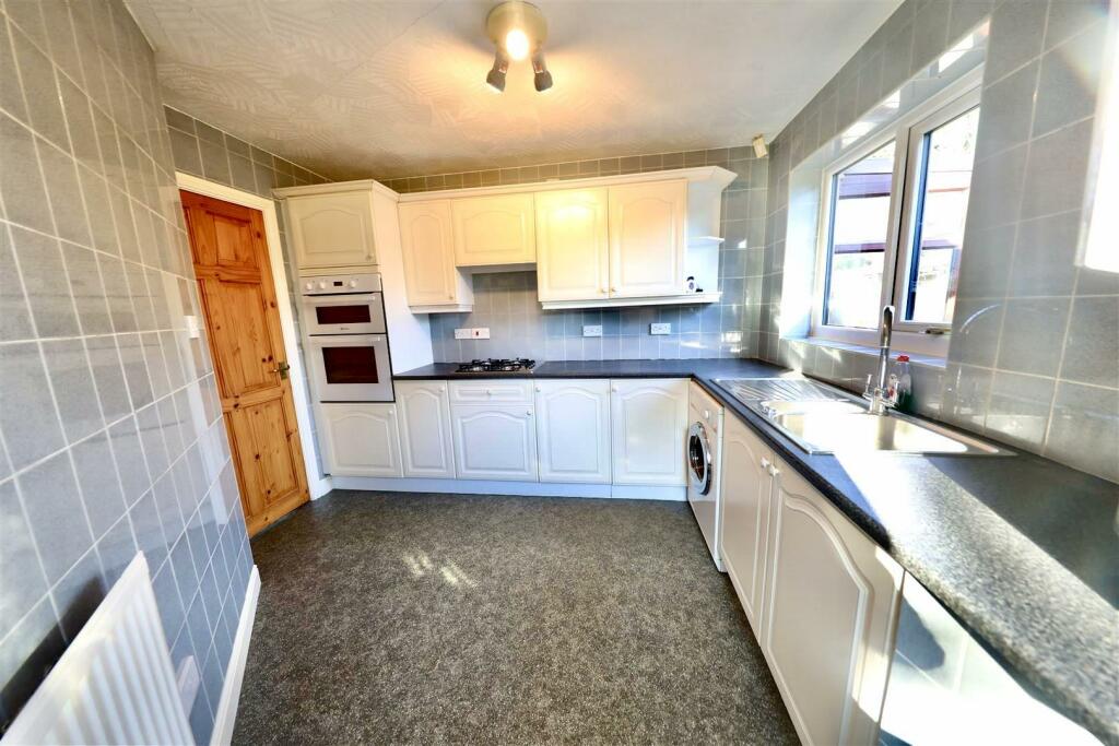 229 Hull Road - Kitchen 2.jpg