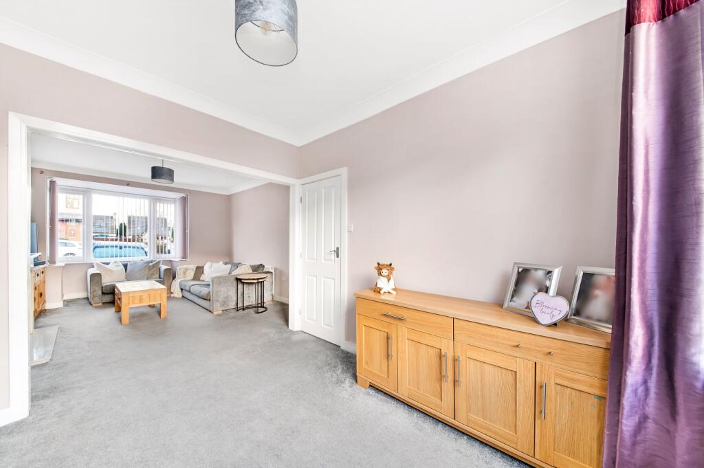 OPEN-PLAN LIVING DINING ROOM (DINING AREA)