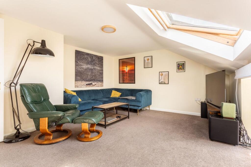 lounge diner (2).jpg