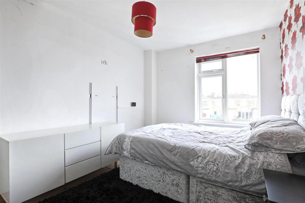 bed1.jpg