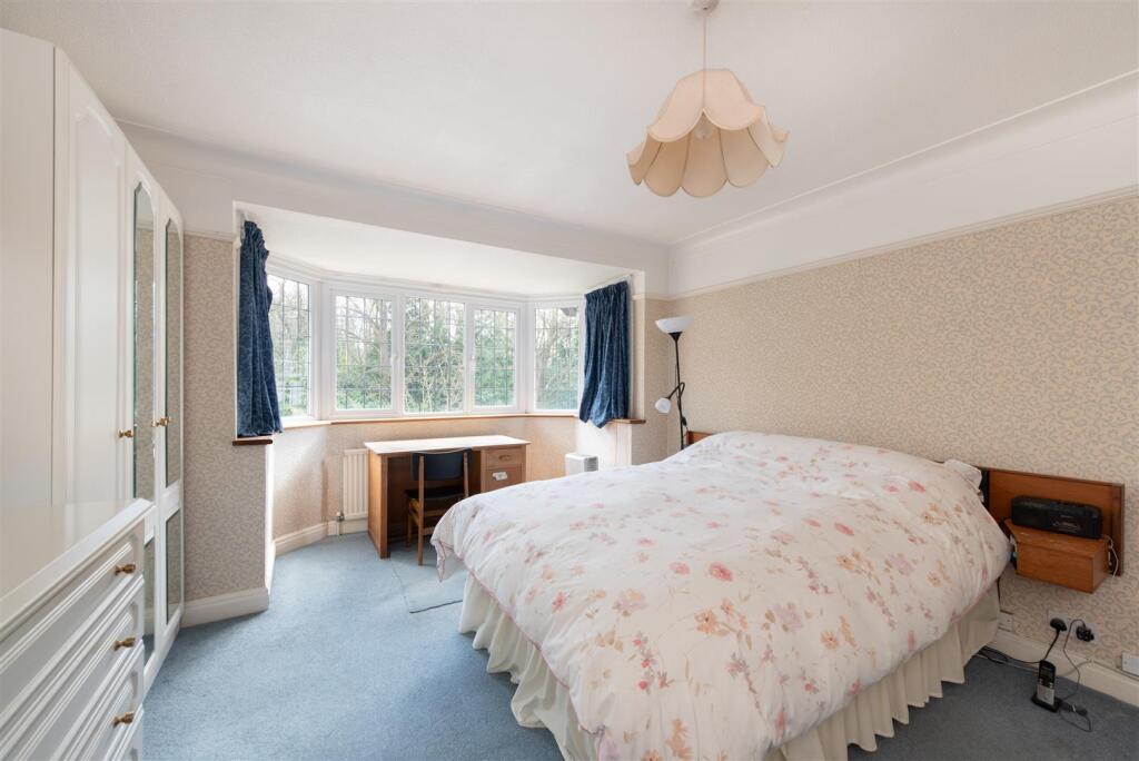 Queen Elizabrth Dr 13.jpg