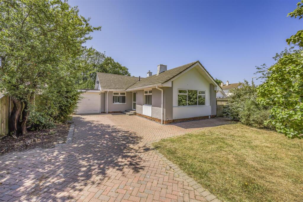 18 Warren Close, Hayling Island-PorticoMarketing-A