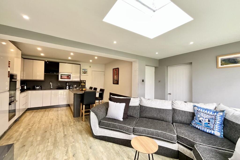 living/kitchen/dinin