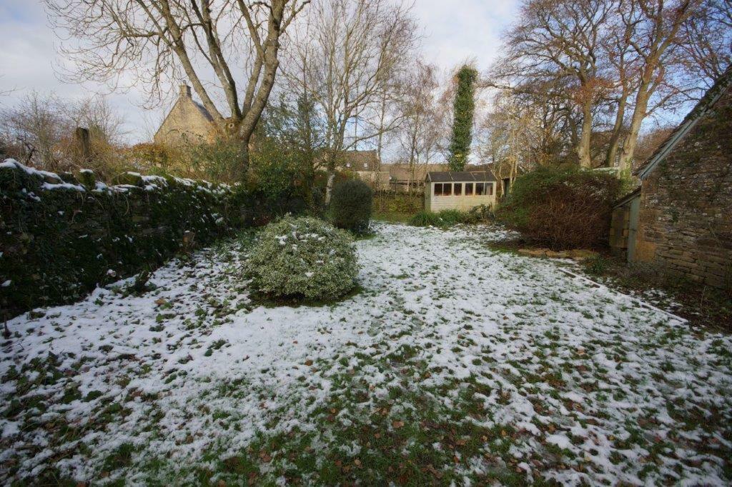 Walnut Cottage - rear garden snow.jpg
