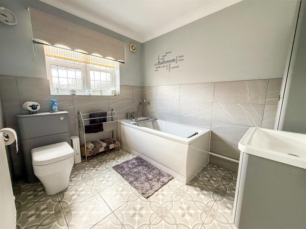 BATHROOM SUITE