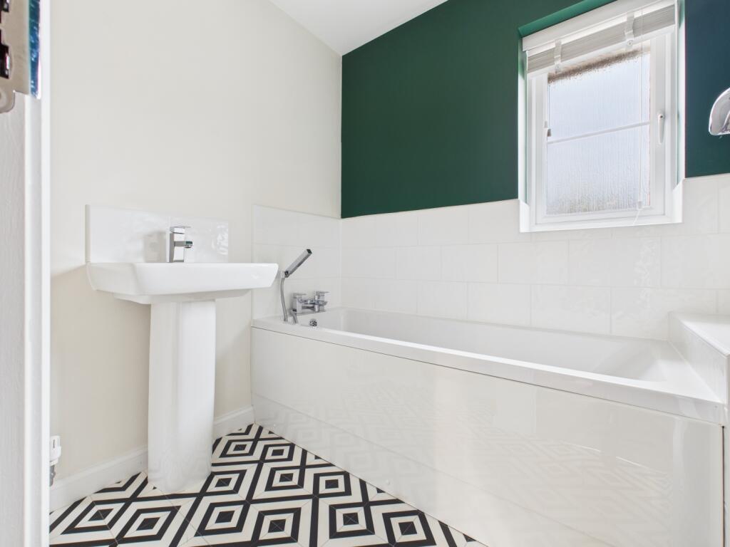 CAM03729G0-PR0154-STILL012