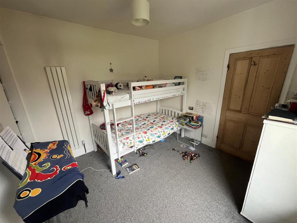 bed 2.jpg