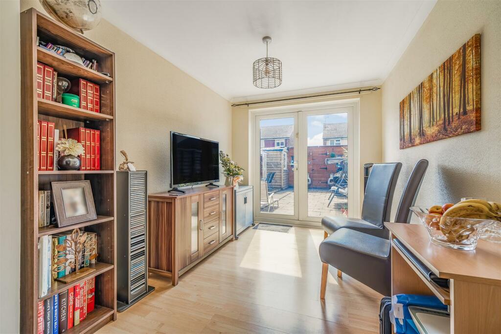 Gordon Road for Sale by Guildcrest Estates - snug