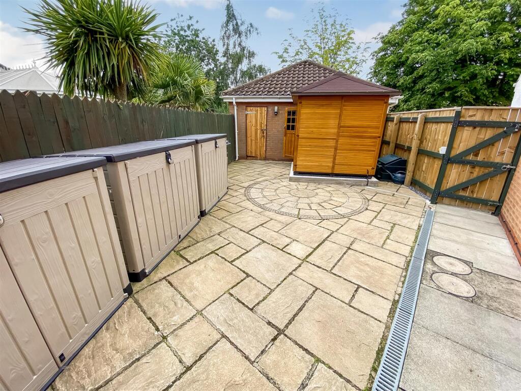 Rear Garden (2).jpg