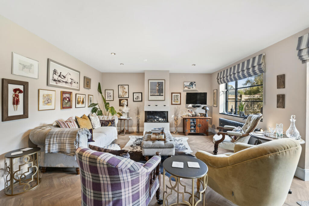 SITTING ROOM