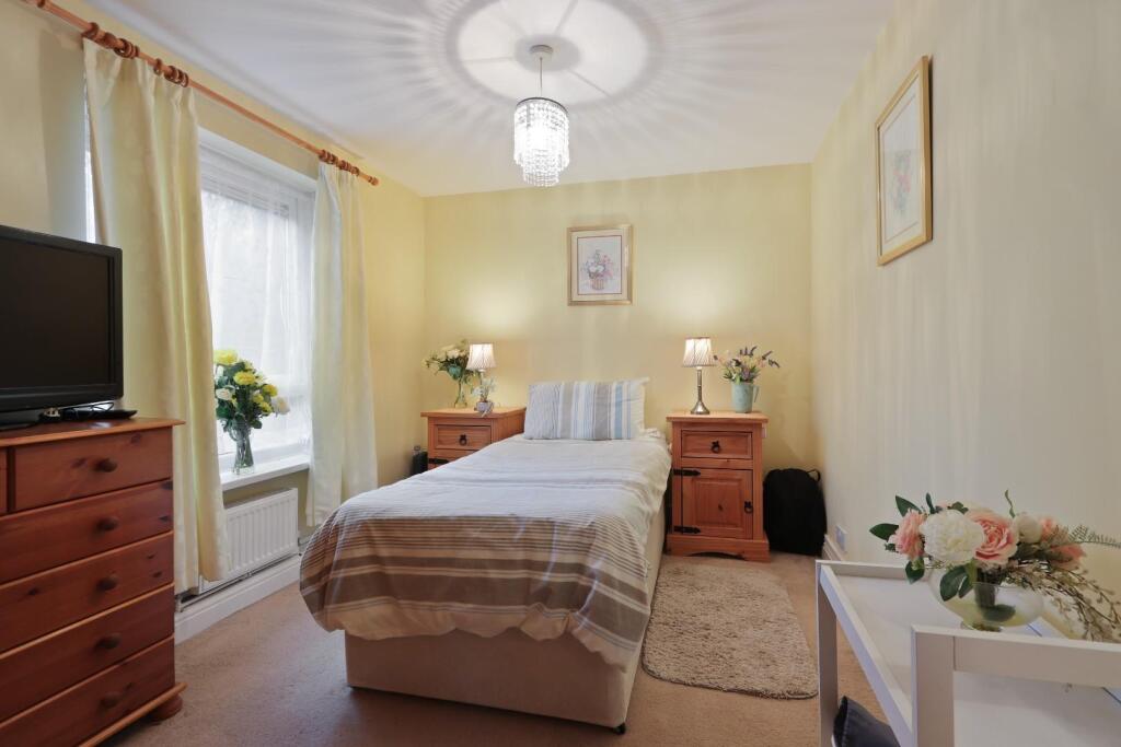 BEDROOM 2