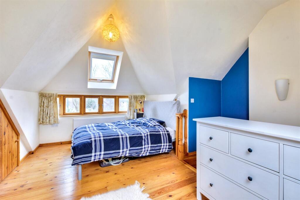 Bedroom 1_2.jpeg
