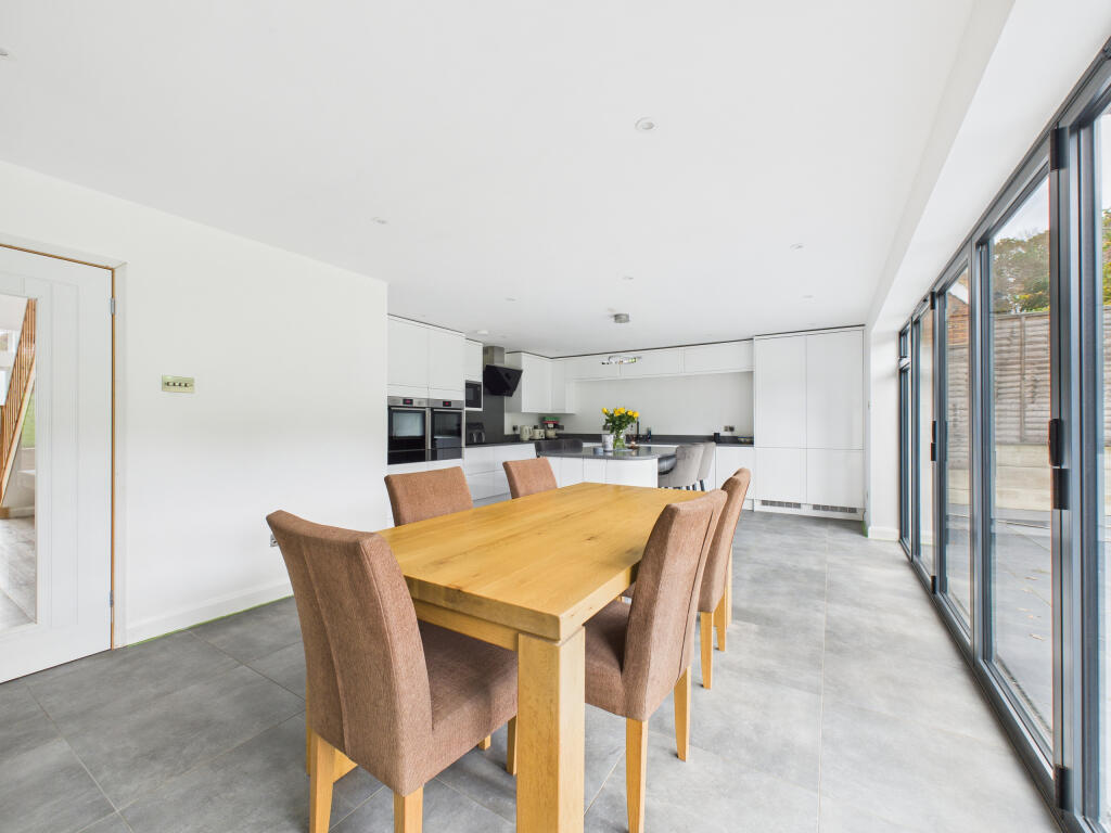 CAM01984G0-PR0530-STILL002