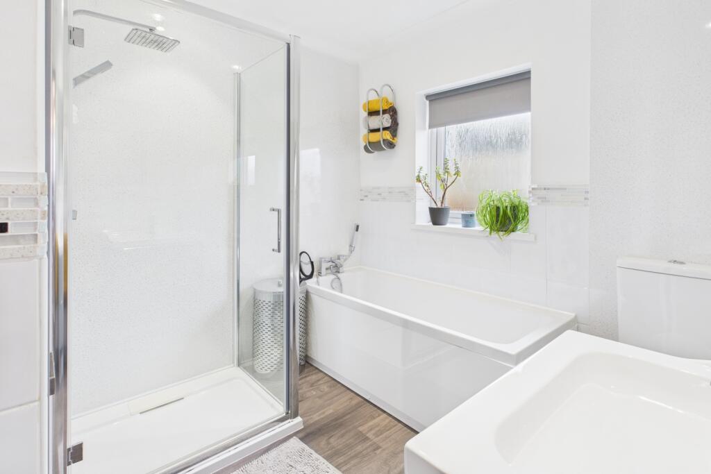 EweMove - Spalding - Moulton - Bathroom