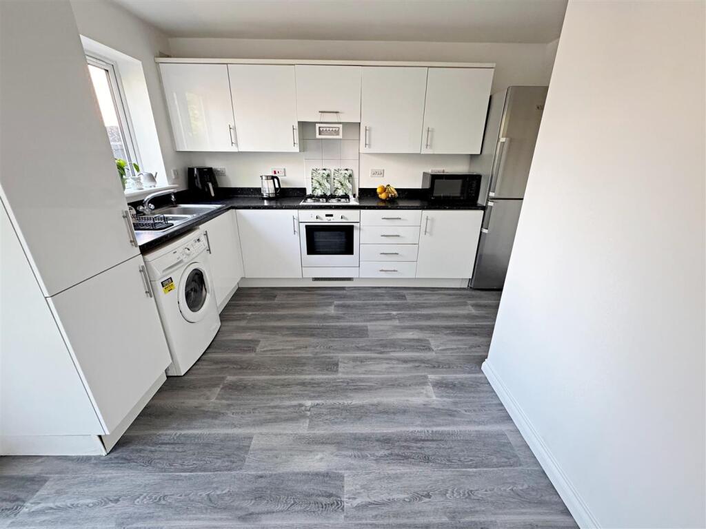 KITCHEN/BREAKFAST ROOM
